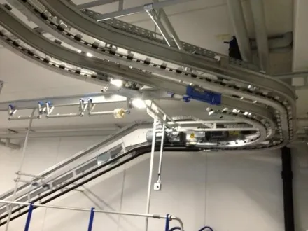 Schönenberger OMNIFLO Aluminium Hängeförderer System Linearführung angetriebene Ku – RESALE