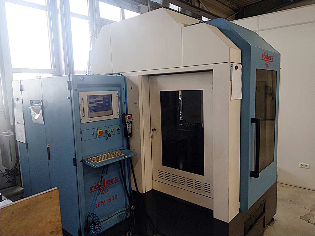 Röders RFM 600 CNC Vertikales Bearbeitungszentrum