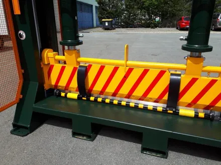 Germanplast GUILLOTINE REEL SLITTER 3.5... GUILLOTINE-SPULEN-SCHLITTER 3,500x1,250 mm. 15 kW 60 T – RESALE