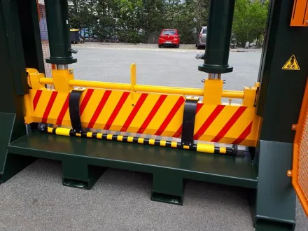Germanplast GUILLOTINE REEL SLITTER 3.0... GUILLOTINE-SPULEN 3.000x1.250 mm. 15 kW 60 T – RESALE