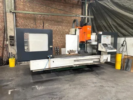 Mazak VTC-41 L X: 1660 - Y: 410 - Z: 510 mm CNC Vertikale Bearbeitungszentren – RESALE