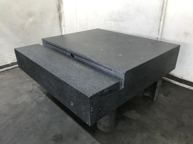 1350 x 1350 x 300 mm Hartgesteinplatte, Granitplatte, Granitblock, Meßw