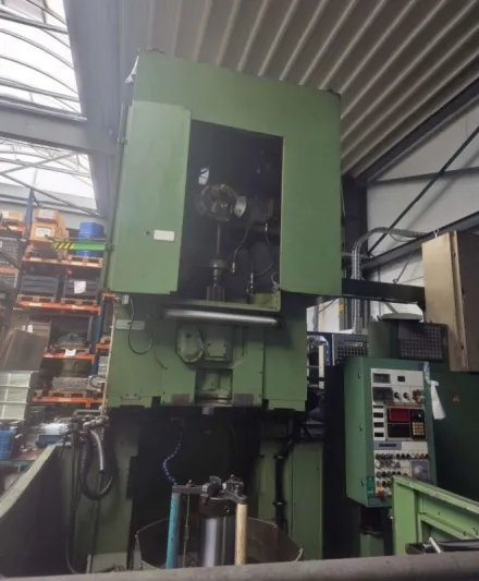 Liebherr WSC 501 Zahnradstossmaschine – RESALE
