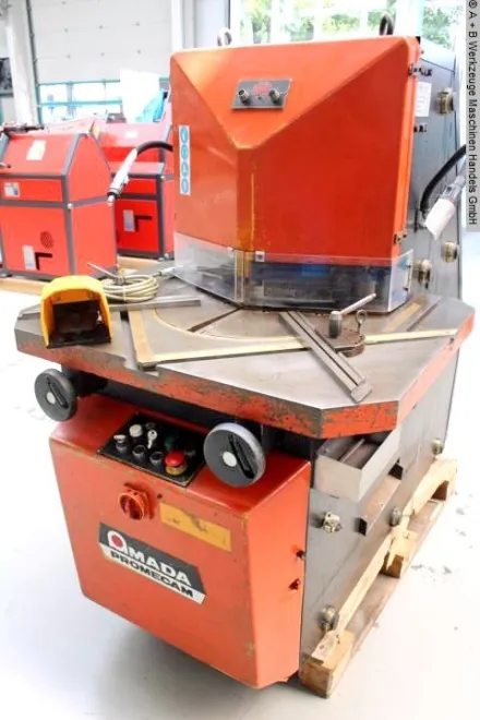 Fim / Amada VERSA 204 Ausklinkmaschine – RESALE