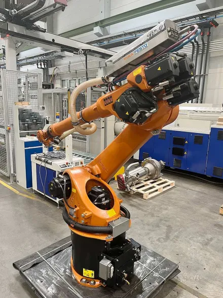 Kuka KR 30 L16-2 Industrieroboter – RESALE