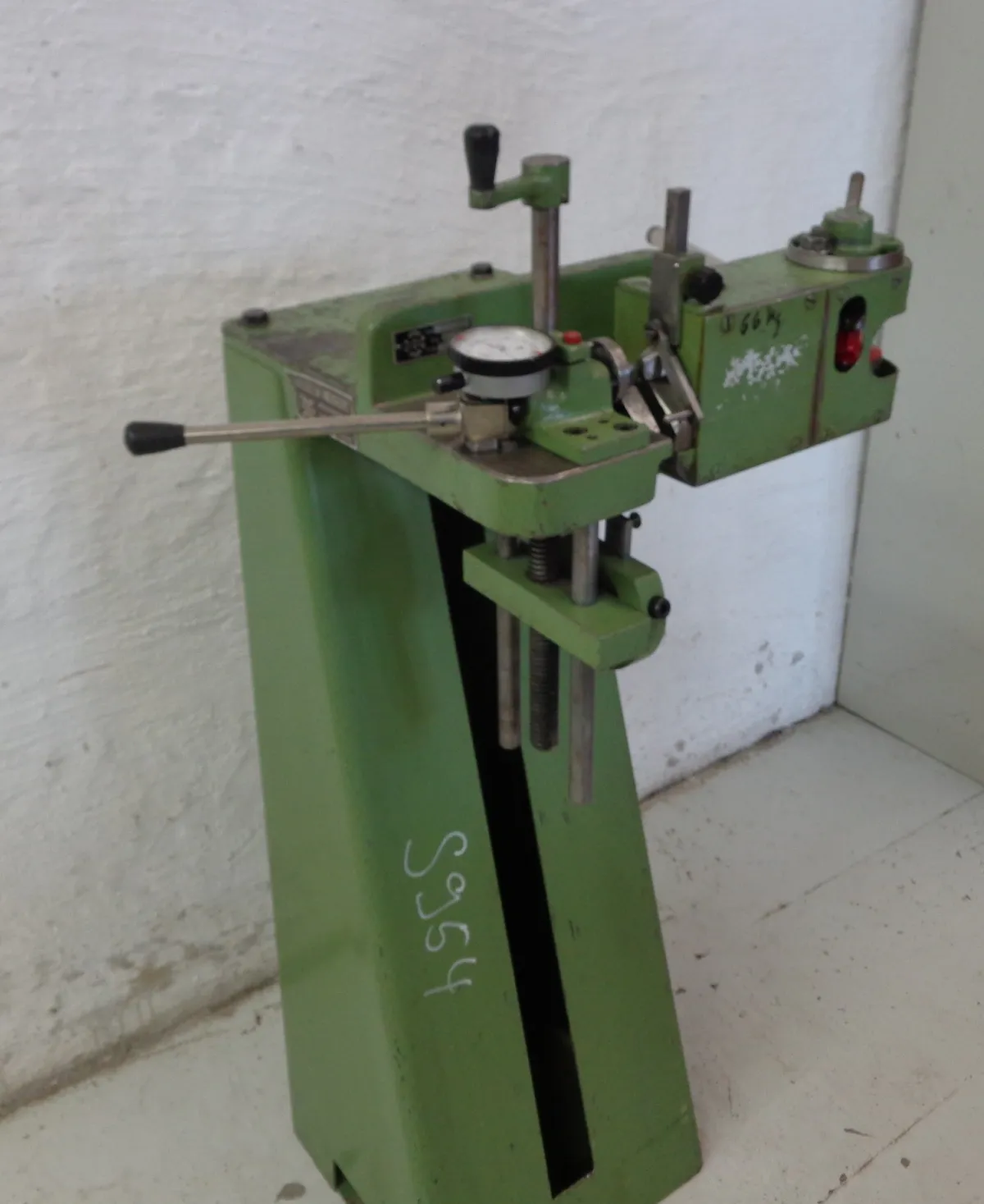Präzisions-Schraenkmaschine PH1