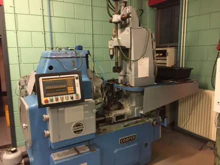 Cooper (Pfauter) P 251 Zahnrad-Abwälzfräsmaschine - vertikal – RESALE