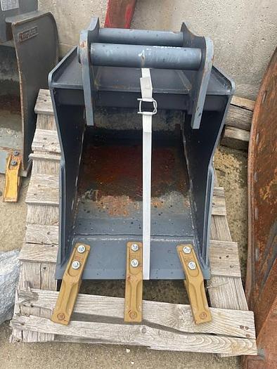 Big Tieflöffel 40 cm mit Martin... Digging bucket 40 cm with – RESALE