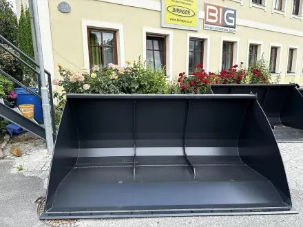 Big Volumenschaufel 250cm mit M... Volumenschaufel 250cm mit Manitou Aufnahme – RESALE