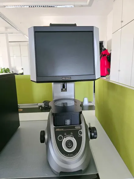 Keyence IM-6120 Optisches Messsystem – RESALE