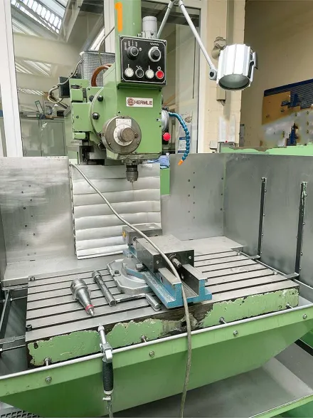 Hermle UWF 1000 CNC Werkzeugfräsmaschine – RESALE