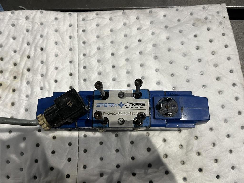 Vickers Valve DG4V 3 20 UH 10 S 300 Verschieden