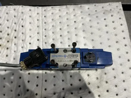 Vickers Valve DG4V 3 20 UH 10 S 300 Verschieden – RESALE