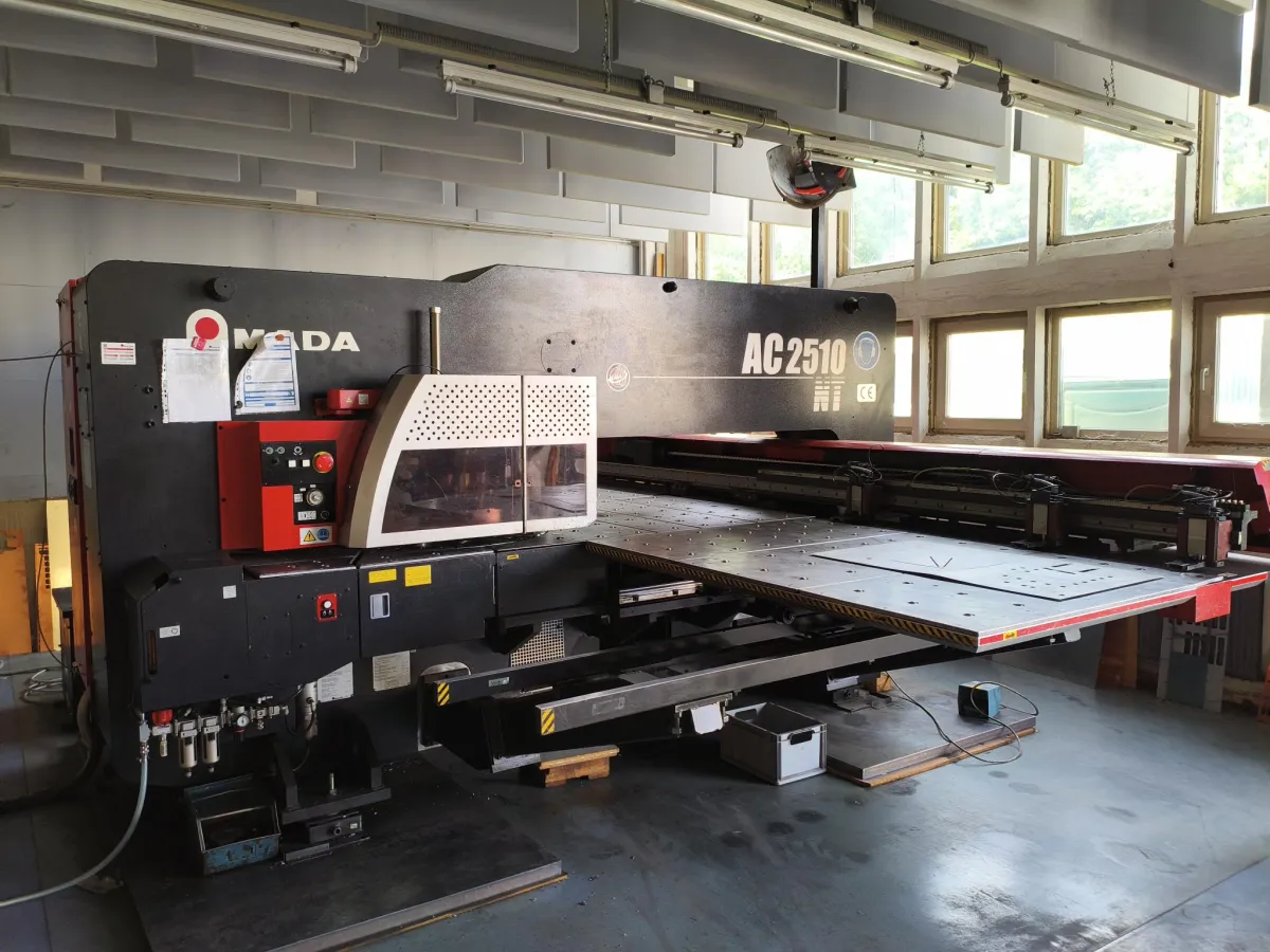 AMADA AC-2510 NT Stanzmaschine