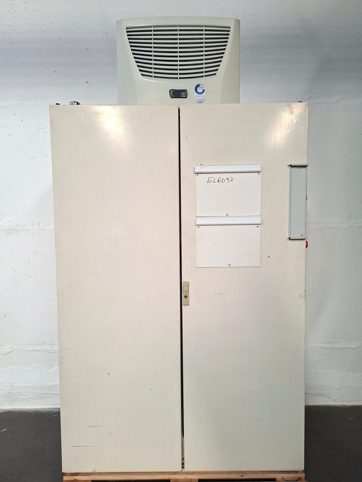 Schaltschrank mit Kühlgerät 1200 x 510 x 1800 mm