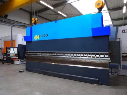 Haco Erm 320 ton x 6100 mm CNC Hydraulische Pressbremsen – RESALE