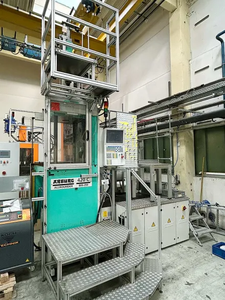 Arburg Allrounder 420C 800-250 VU Vertikale Spritzgießmaschine – RESALE