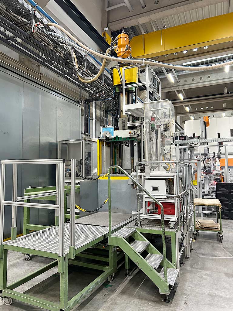 Arburg Allrounder 420C 1300-350 VU Vertikale Spritzgießmaschine
