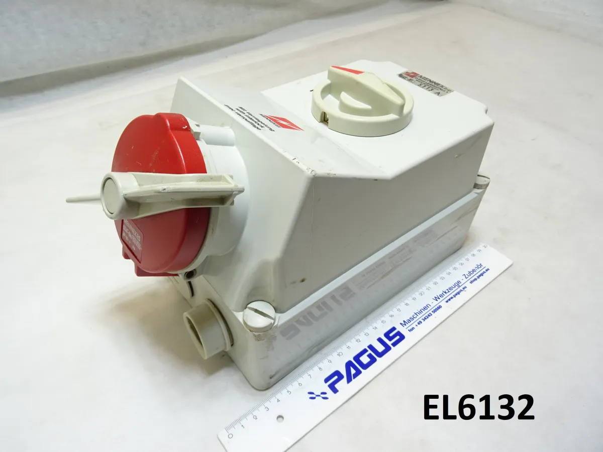 CEE-Wandsteckdose mit Schalter 5113A