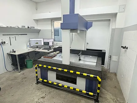Mitutoyo Crysta Apex C 7106 CNC Koordinatenmessmaschine – RESALE