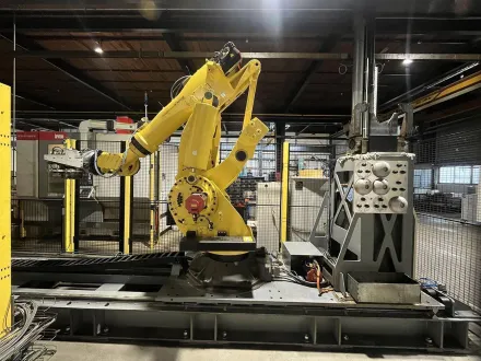 Fanuc M-900iB 700 kg robot Roboter zum Beladen, Entladen und Entladen und Behandeln – RESALE