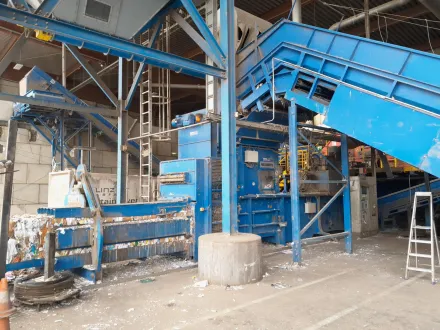 Paal Konti 275 G baler with chain belt conveyor Bale Press – RESALE