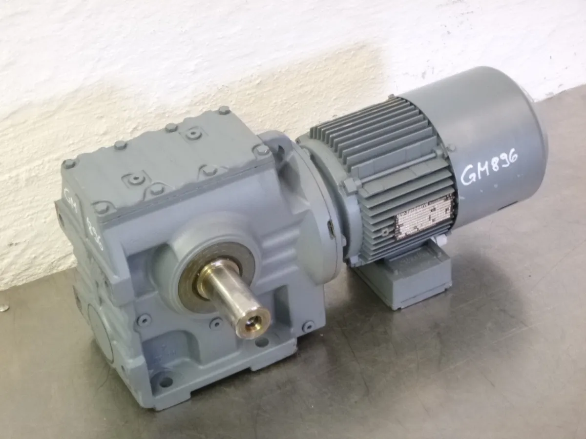 SEW Eurodrive Getriebemotor mit Bremse 1,1 kW 7,4 U/min