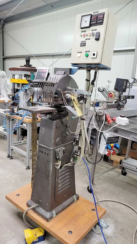 Oropress 38-39-50-65 AUT. A PISTONE Heißprägepresse – RESALE
