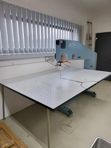 Westema STV-492 PU-Schneidemaschine – RESALE