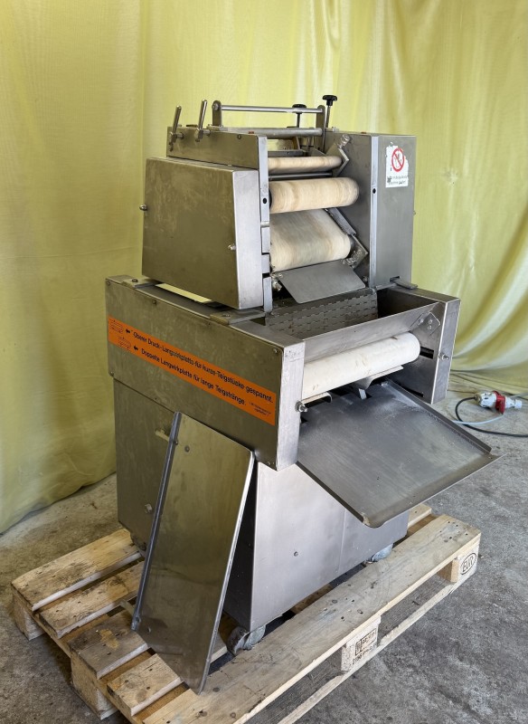 Universum 30/50 3MM Hörnchenwickelmaschine