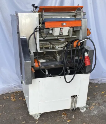 Universum 40/60 EZ Hörnchenwickelmaschine – RESALE
