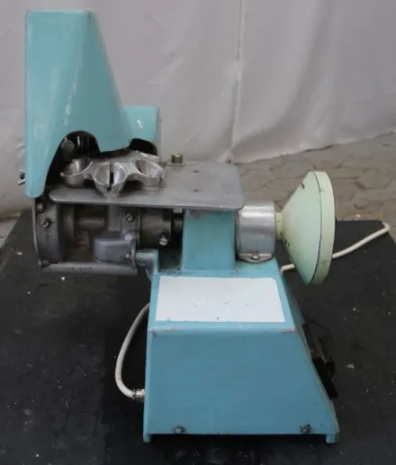 Gustav Blickle Pflaumen Entkernemaschine – RESALE