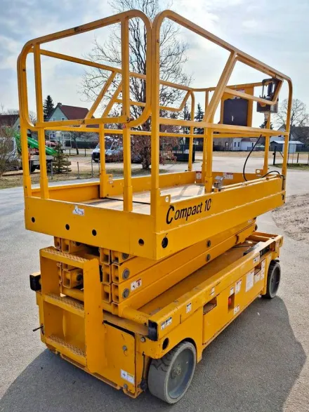 Haulotte Compact 10 Scheren-Arbeitsbühnen – RESALE