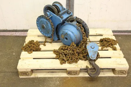 Veb Kettenlänge 4,0 m Hand-Kettenzug mit Fahrwerk 5000 kg – RESALE
