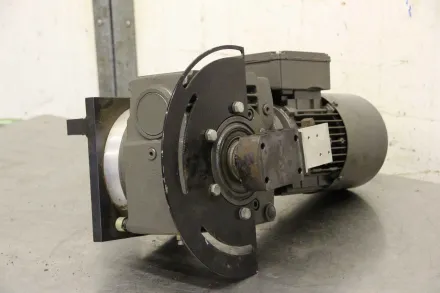 Sew-Eurodrive SA52 DT71D-4BMG Getriebemotor 0,37 kW 9,3 U/min – RESALE