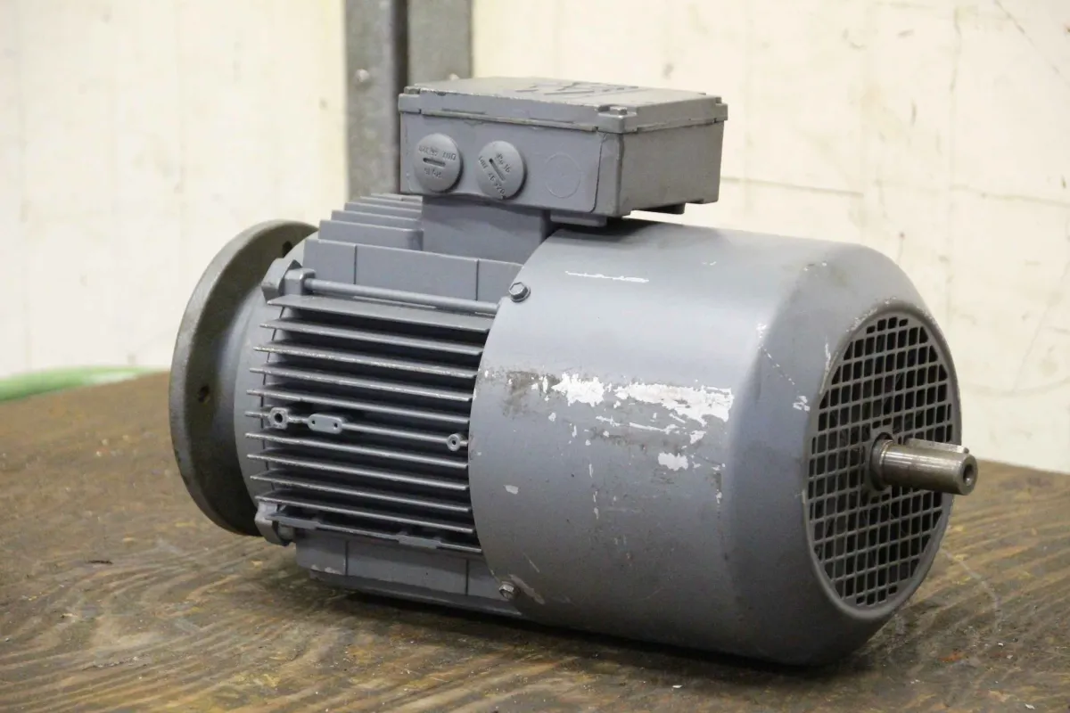 SEW-Eurodrive SA62TDT90L4BM/HR Elektromotor 1,5 kW