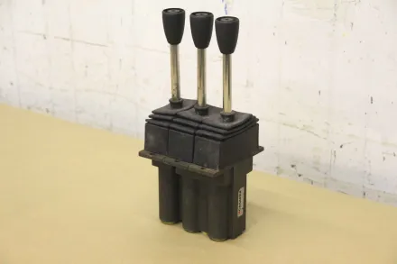 Casappa 3-fach Hydraulik Steuergerät – RESALE