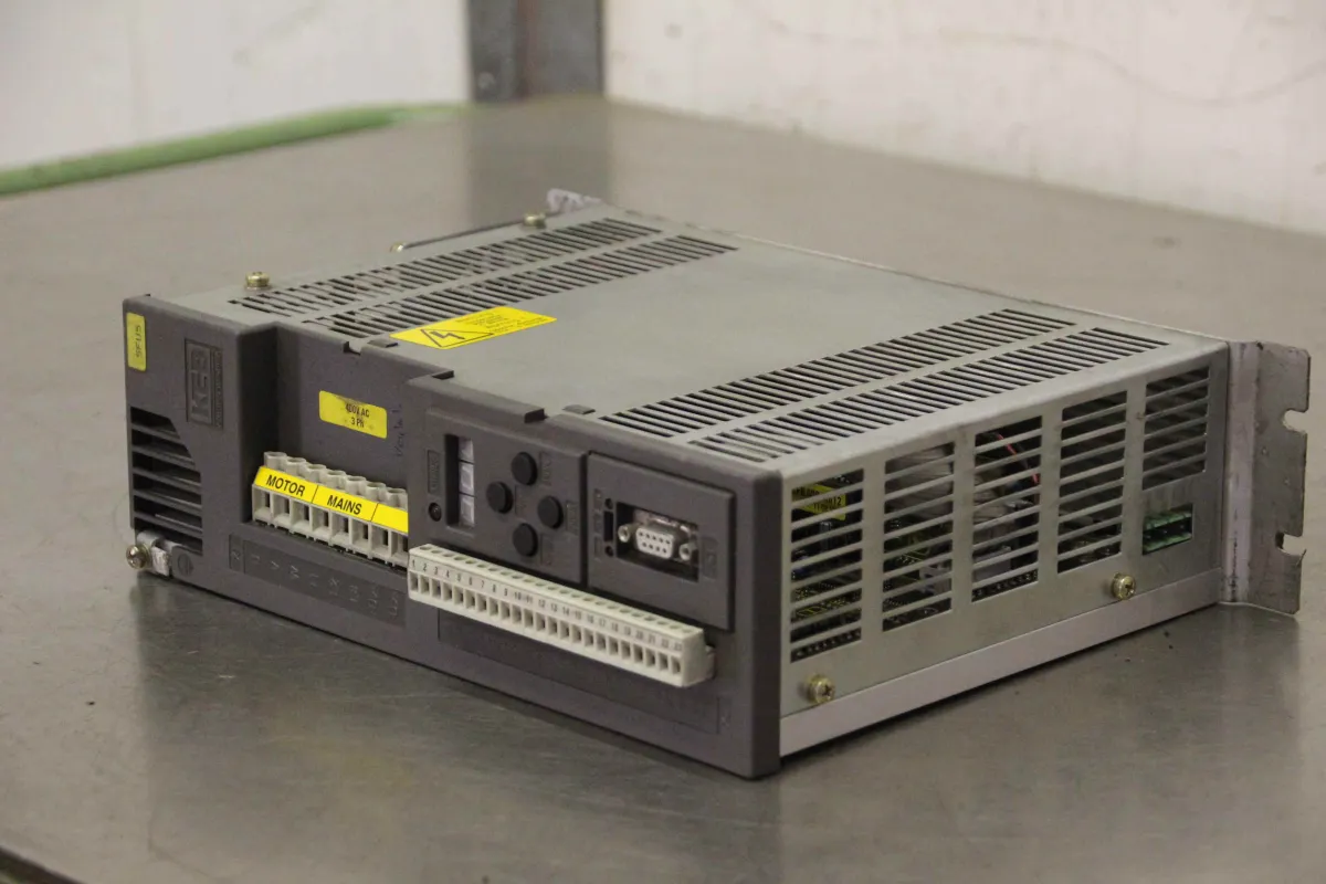 KEB 10.FO.R11-3429 Frequenzumrichter 2,2 kW