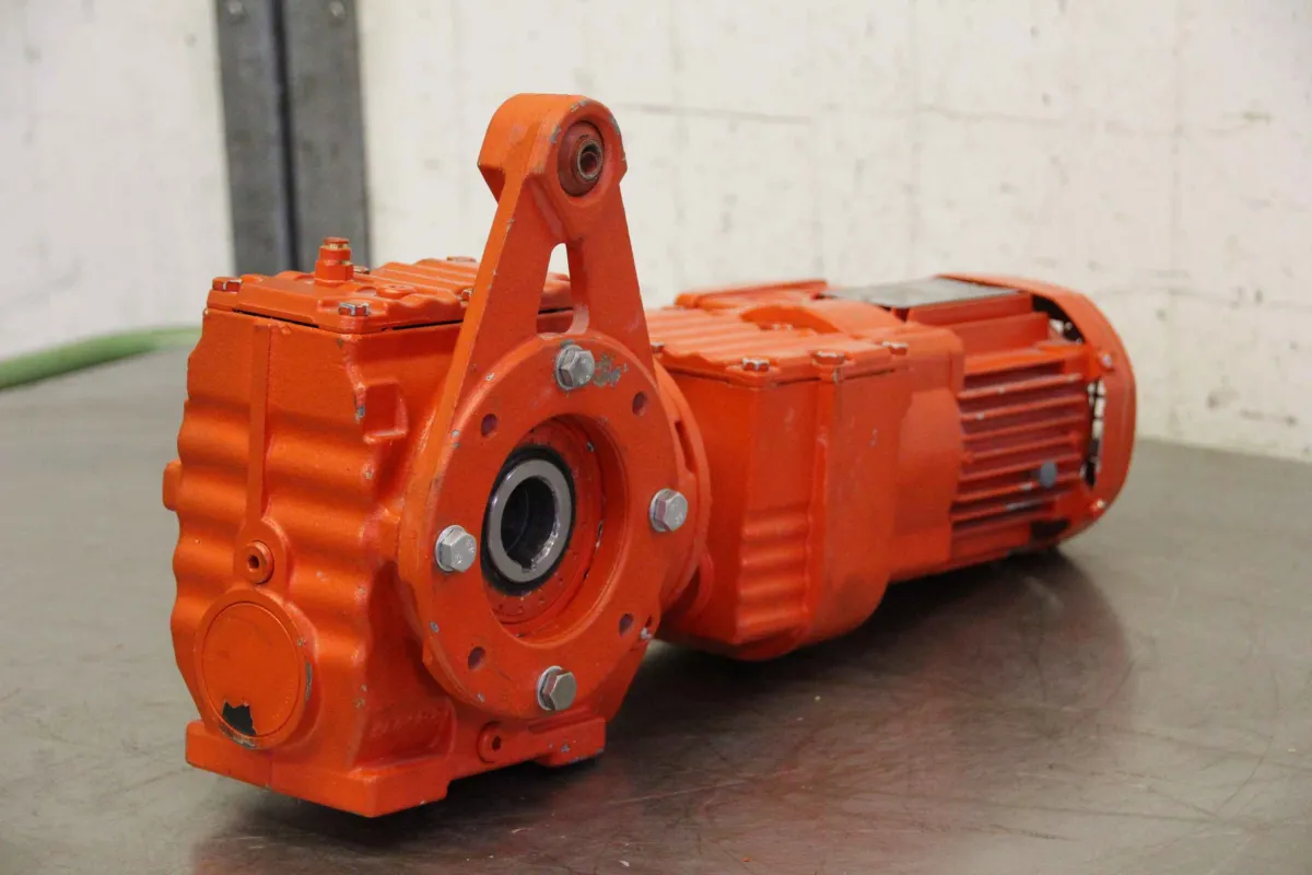 SEW-Eurodrive SA47/T R17 DR63S4/TF Getriebemotor 0,12 kW 4,7 U/min