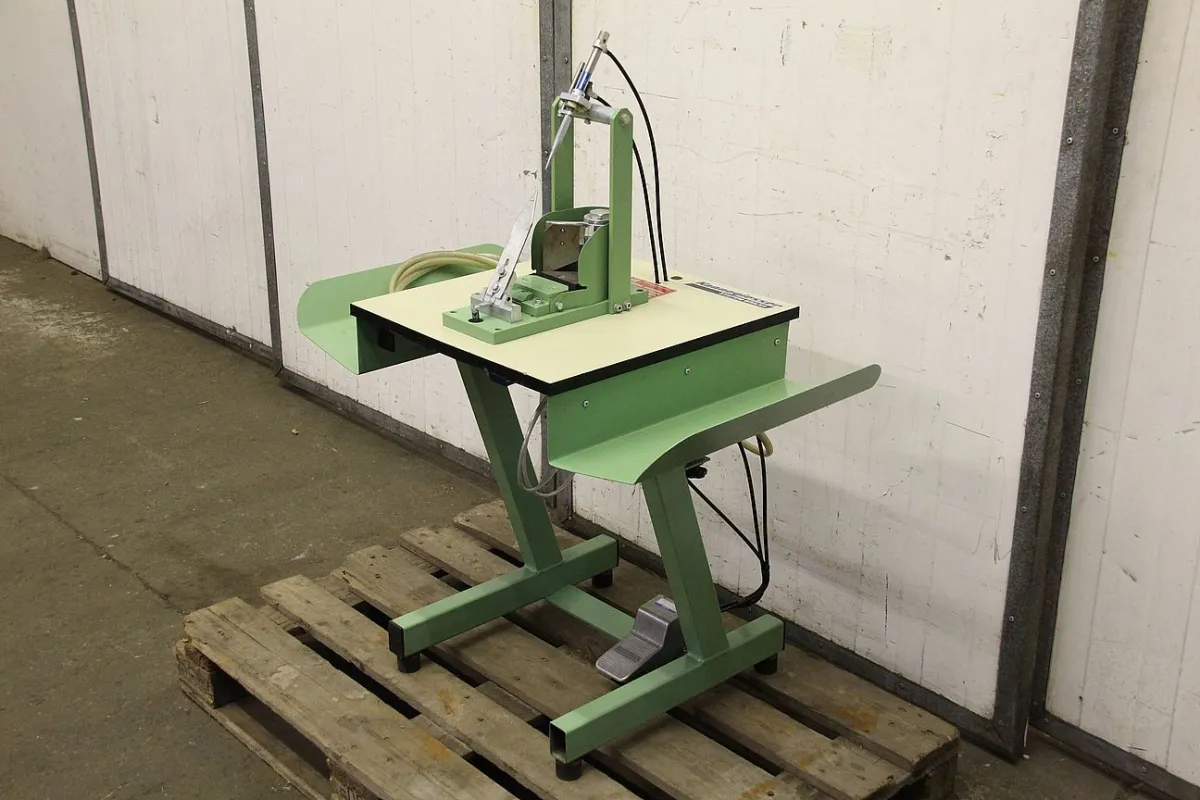 Kannegiesser WA Kragenschneidemaschine