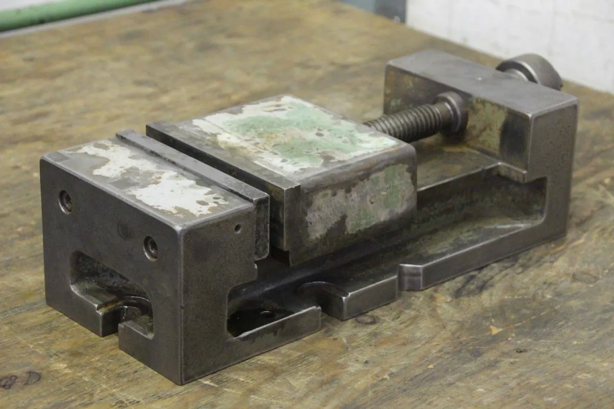 Record Spannweite 110 mm Maschinenschraubstock