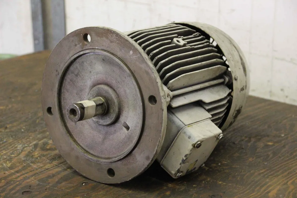 AEG AM 112 MZ8/4 Elektromotor 1,3/2,6 kW 710/1410 U/min
