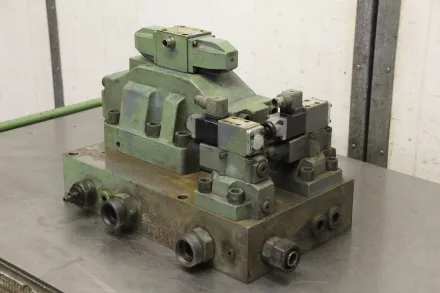Rexroth Fischer 4WEH 32 E 33/8LW Steuerblock – RESALE