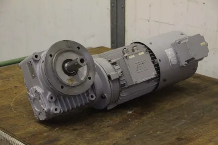 Lenze 52.308.06.10 PGLP680 Getriebemotor 1,5 kW 139 U/min – RESALE