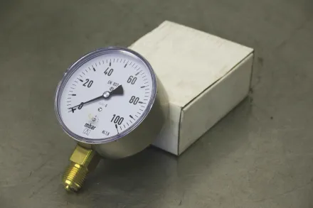 Afriso KP100 0/100 mbar Manometer – RESALE