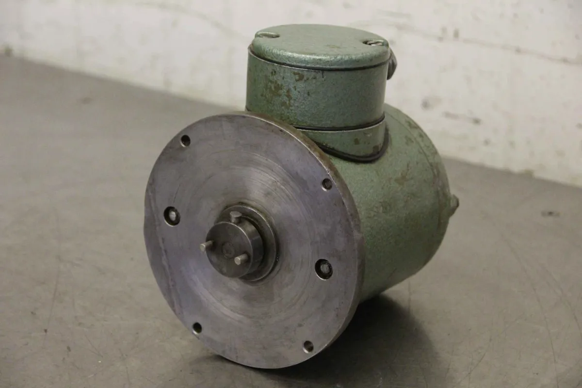 VEM IDM 100/30.6013/2 Elektromotor 0,040 kW 1380 U/min