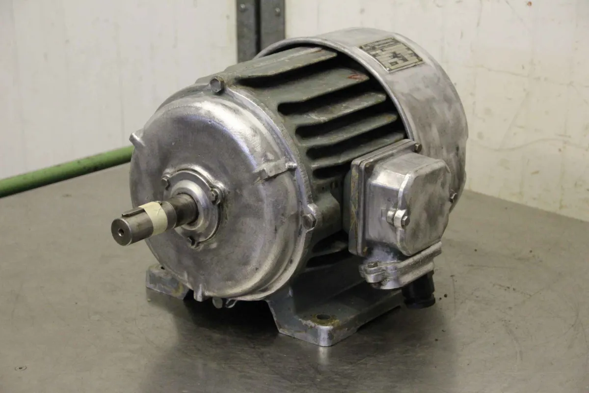 VEM ALK 37/4M Elektromotor 2,6 kW 1410 U/min