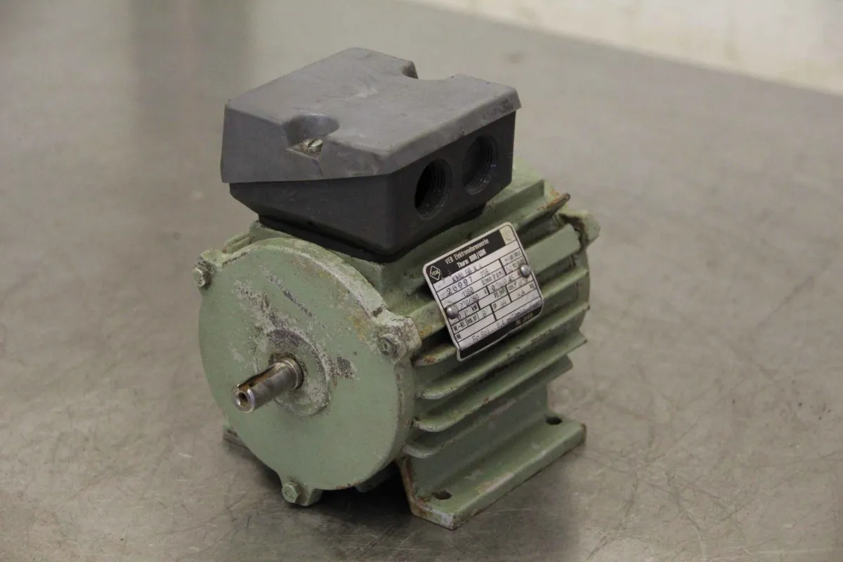 VEM KMO 56 K 4 Elektromotor 0,12 kW 1360 U/min