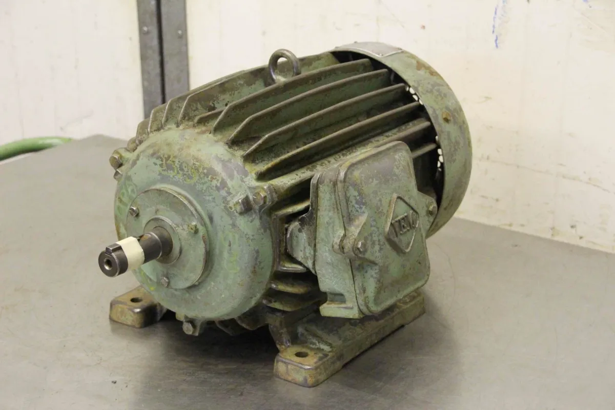 VEM DMK 5/6 RA Elektromotor 3,5 kW 950 U/min