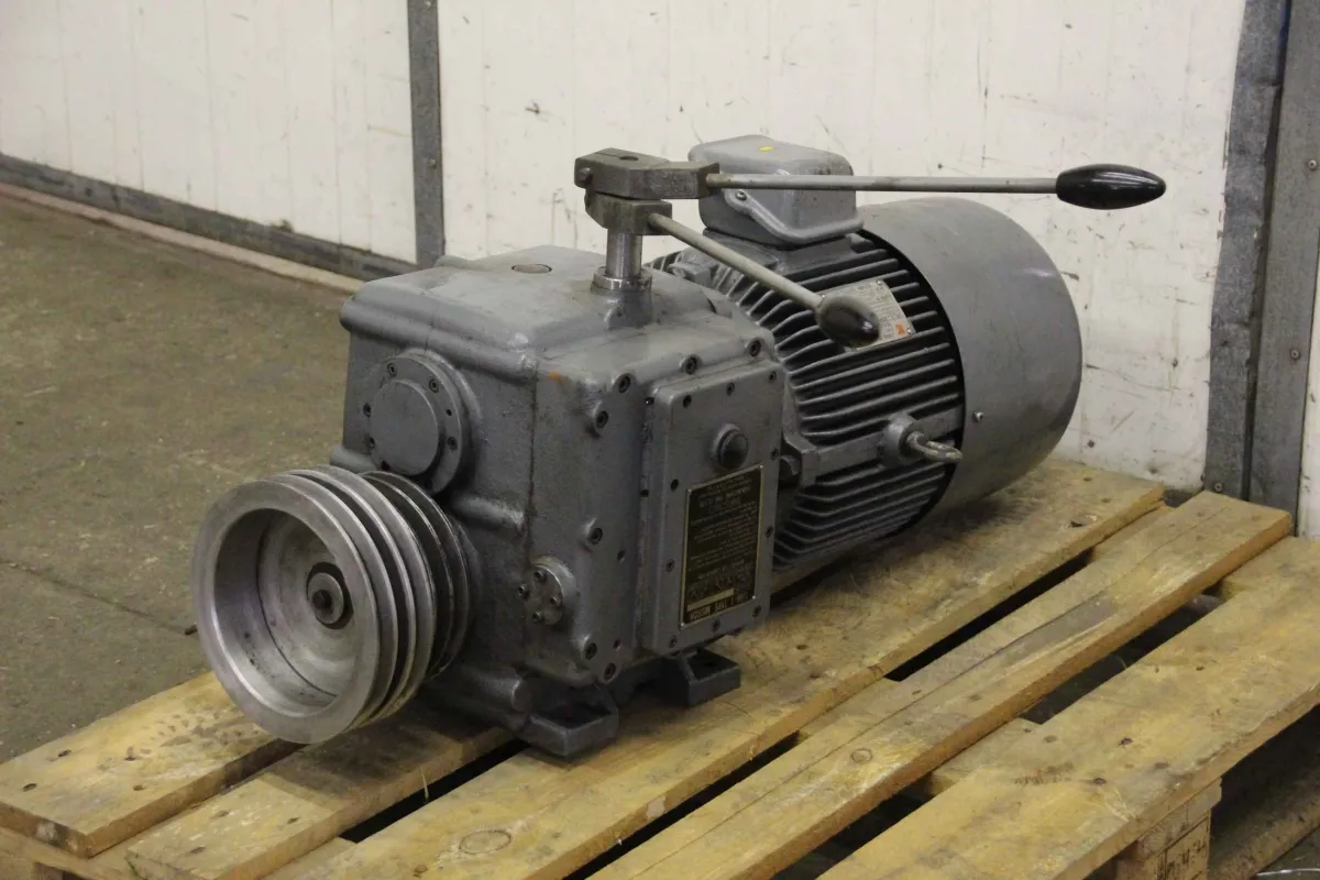 Yaskawa Suga FELQ-7T SGM-1 Getriebemotor 3,7 kW 145-1600 U/min